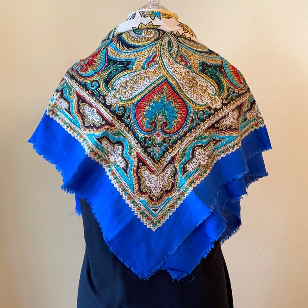 Vintage 30x35” paisley scarf